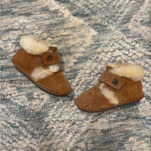 L.L. Bean Toddler Wicked Good Slippers Tan Suede Toddler Booties size 3/4